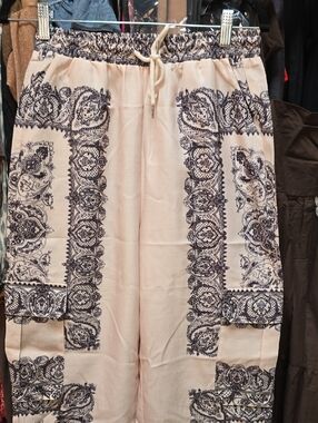 Beige Wide-Leg Drawstring Pants with Black Paisley Print. Viscosa